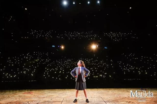 英国原版音乐剧《玛蒂尔达》东莞首演完美落幕(图1) 英国原版音乐剧《玛蒂尔达》东莞首演完美落幕(图1)