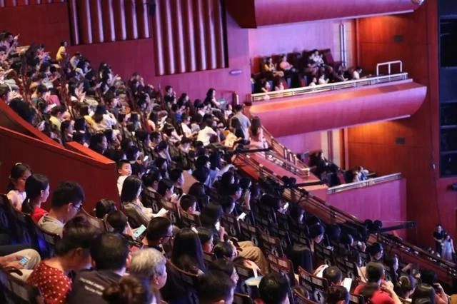 英国原版音乐剧《玛蒂尔达》东莞首演完美落幕(图3) 英国原版音乐剧《玛蒂尔达》东莞首演完美落幕(图3)