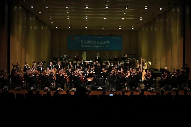 青岛海洋国际音乐季"东唱西和" 交响音乐会成功上演(图3) 青岛海洋国际音乐季"东唱西和" 交响音乐会成功上演(图3)