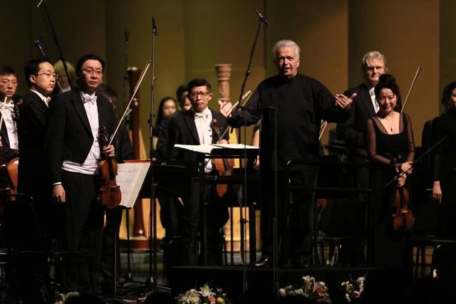 青岛海洋国际音乐季"东唱西和" 交响音乐会成功上演(图7) 青岛海洋国际音乐季"东唱西和" 交响音乐会成功上演(图7)