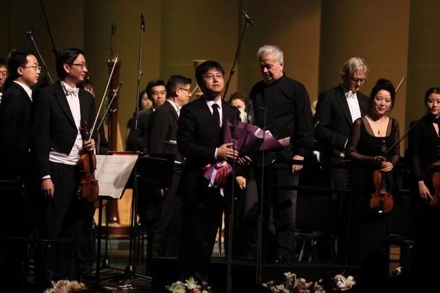 青岛海洋国际音乐季"东唱西和" 交响音乐会成功上演(图4) 青岛海洋国际音乐季"东唱西和" 交响音乐会成功上演(图4)