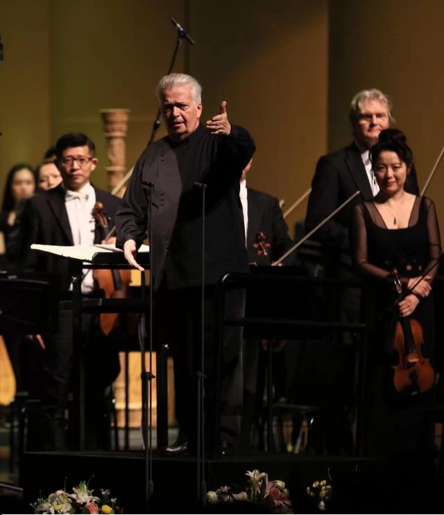 青岛海洋国际音乐季"东唱西和" 交响音乐会成功上演(图2) 青岛海洋国际音乐季"东唱西和" 交响音乐会成功上演(图2)