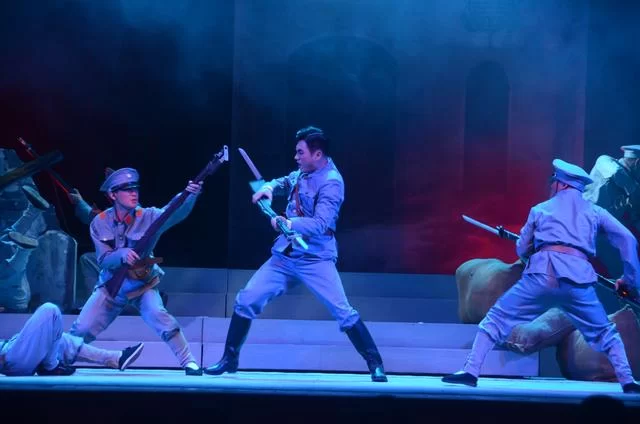 《浴火凤凰》受邀参演广东省舞台艺术精品展,被列入广东近年来舞台艺术创作生产成果之一(图3) 《浴火凤凰》受邀参演广东省舞台艺术精品展,被列入广东近年来舞台艺术创作生产成果之一(图3)