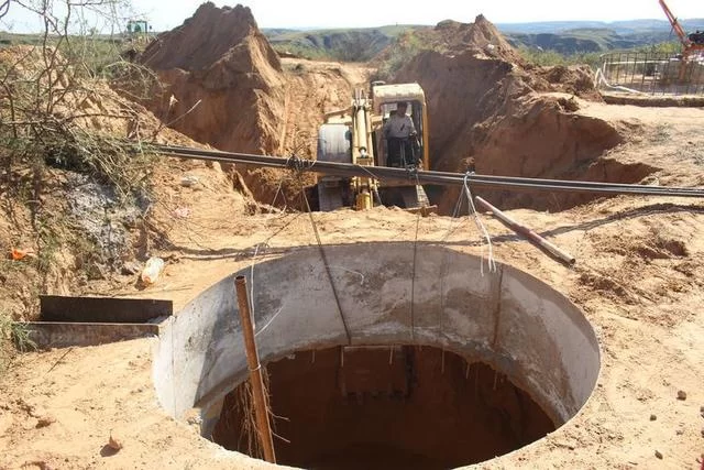 21小时生死大营救 9.24神木消防深井坍塌事故救援行动(图5) 21小时生死大营救 9.24神木消防深井坍塌事故救援行动(图5)
