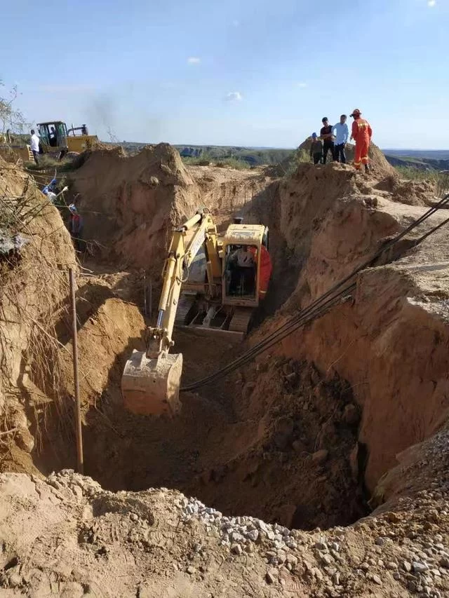 21小时生死大营救 9.24神木消防深井坍塌事故救援行动(图6) 21小时生死大营救 9.24神木消防深井坍塌事故救援行动(图6)