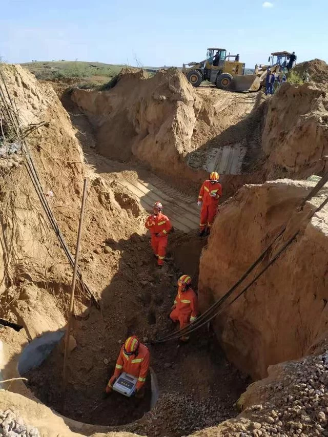 21小时生死大营救 9.24神木消防深井坍塌事故救援行动(图7) 21小时生死大营救 9.24神木消防深井坍塌事故救援行动(图7)