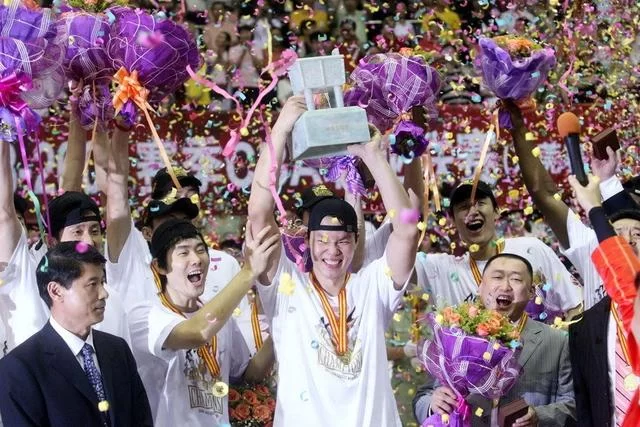 陈林:篮球城市的丰碑(图9) 陈林:篮球城市的丰碑(图9)