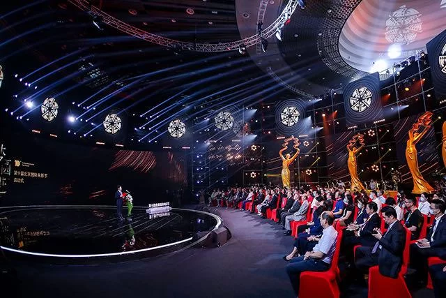 第十届北京国际电影节公益直播系列活动为中国电影鼓与呼(图1) 第十届北京国际电影节公益直播系列活动为中国电影鼓与呼(图1)