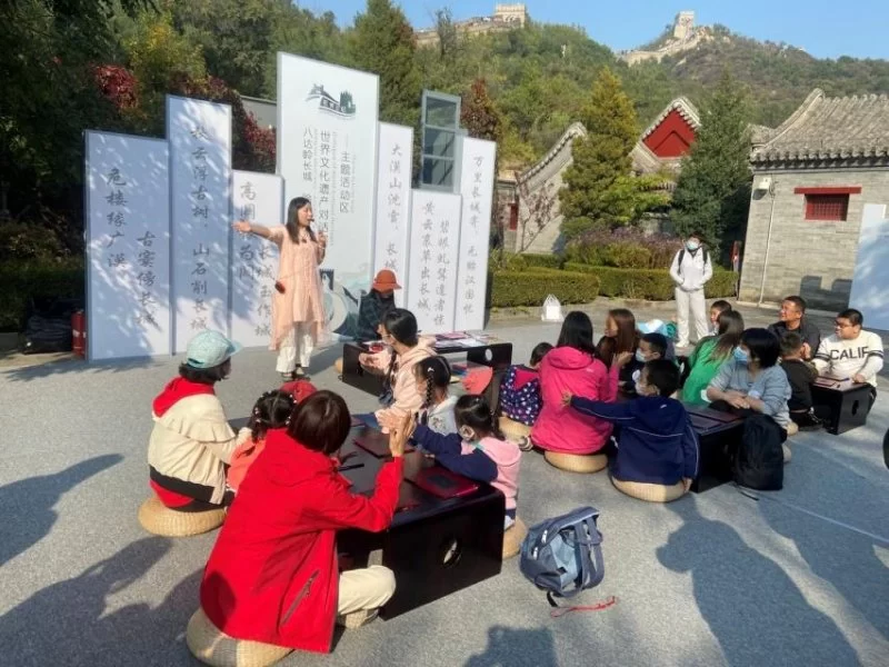 “八达岭长城与哈德良长城:世界文化遗产对话展”主题剪纸活动举行(图3) “八达岭长城与哈德良长城:世界文化遗产对话展”主题剪纸活动举行(图3)