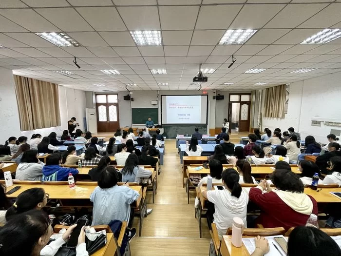 好新闻是如何产生的？资深媒体人宾阳在南宁师范大学开讲(图1)