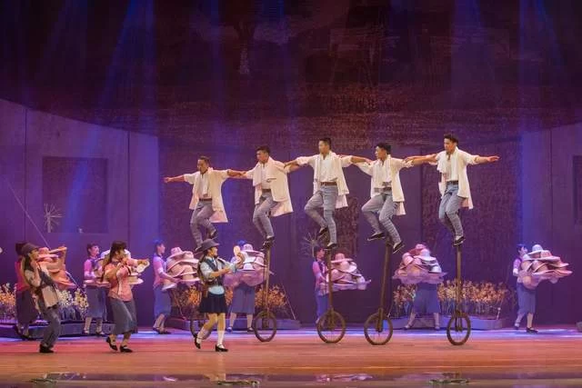 震撼心灵的力作——杂技报告剧《芦苇青青菜花黄》成功首演(图1)