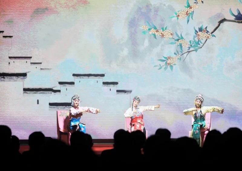 “壮美广西·多彩非遗”——2020广西非遗助力脱贫攻坚和乡村振兴展示展销在京举行(图1) “壮美广西·多彩非遗”——2020广西非遗助力脱贫攻坚和乡村振兴展示展销在京举行(图1)