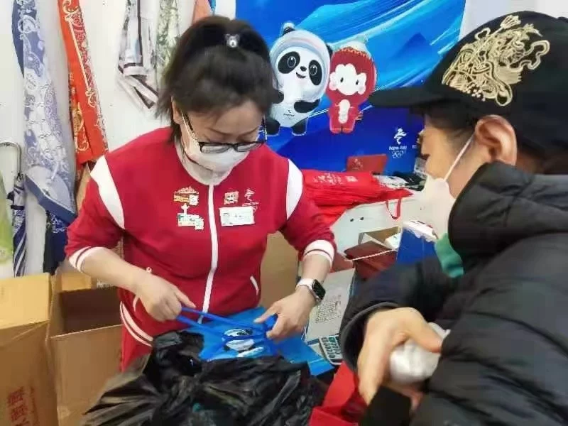 艺术瓷雕冰墩墩和雪容融上市,助力“冰墩墩自由”早日实现(图3) 艺术瓷雕冰墩墩和雪容融上市,助力“冰墩墩自由”早日实现(图3)