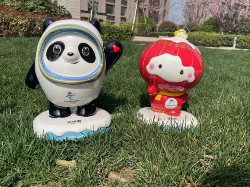 艺术瓷雕冰墩墩和雪容融上市,助力“冰墩墩自由”早日实现(图4) 艺术瓷雕冰墩墩和雪容融上市,助力“冰墩墩自由”早日实现(图4)