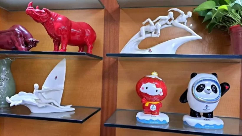 艺术瓷雕冰墩墩和雪容融上市,助力“冰墩墩自由”早日实现(图5) 艺术瓷雕冰墩墩和雪容融上市,助力“冰墩墩自由”早日实现(图5)