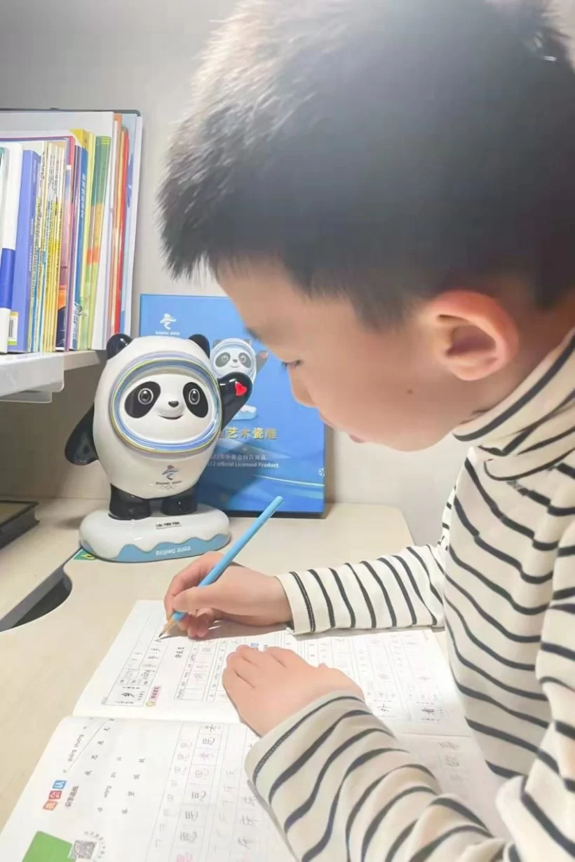 艺术瓷雕冰墩墩和雪容融上市,助力“冰墩墩自由”早日实现(图11) 艺术瓷雕冰墩墩和雪容融上市,助力“冰墩墩自由”早日实现(图11)