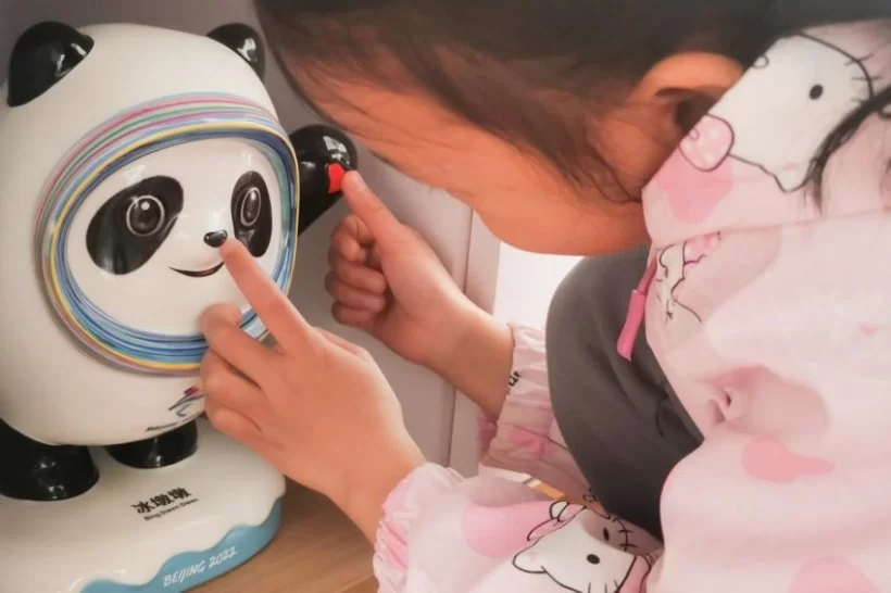 艺术瓷雕冰墩墩和雪容融上市,助力“冰墩墩自由”早日实现(图12) 艺术瓷雕冰墩墩和雪容融上市,助力“冰墩墩自由”早日实现(图12)