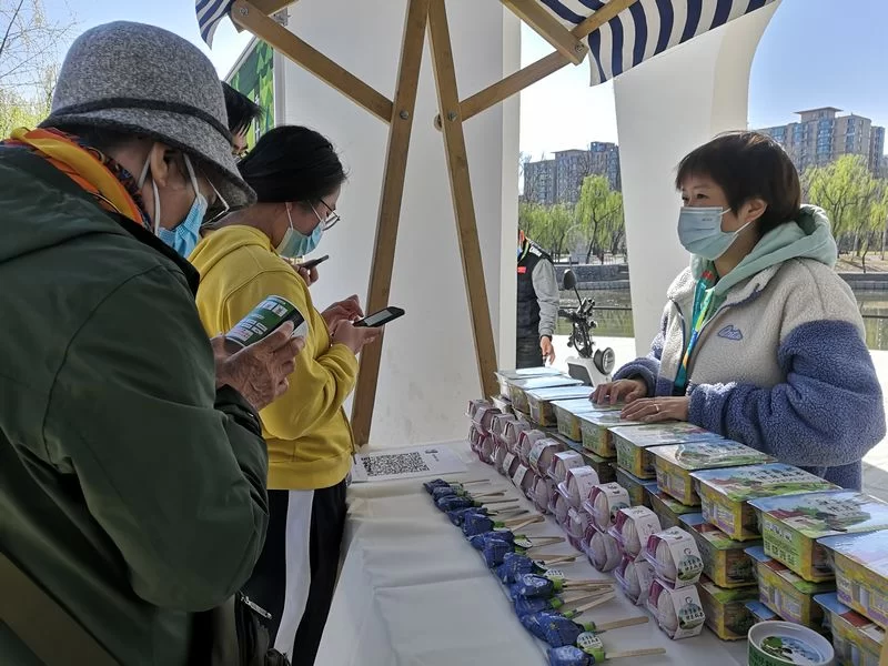 植此青绿,静待绽放——龙潭中湖公园开展系列义务植树宣传推广活动(图2) 植此青绿,静待绽放——龙潭中湖公园开展系列义务植树宣传推广活动(图2)