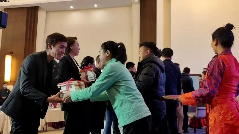 让阅读成为美好生活习惯——日喀则市举办“全民阅读 书香珠峰”主题读书活动(图3) 让阅读成为美好生活习惯——日喀则市举办“全民阅读 书香珠峰”主题读书活动(图3)