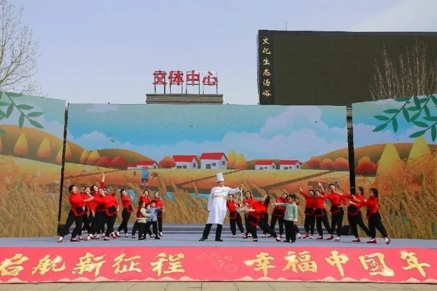 “启航新征程 幸福中国年”2023西安“村晚”示范展演让群众乐开怀(图3) “启航新征程 幸福中国年”2023西安“村晚”示范展演让群众乐开怀(图3)