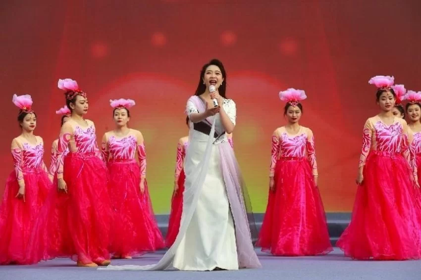 “启航新征程 幸福中国年”2023西安“村晚”示范展演让群众乐开怀(图4) “启航新征程 幸福中国年”2023西安“村晚”示范展演让群众乐开怀(图4)