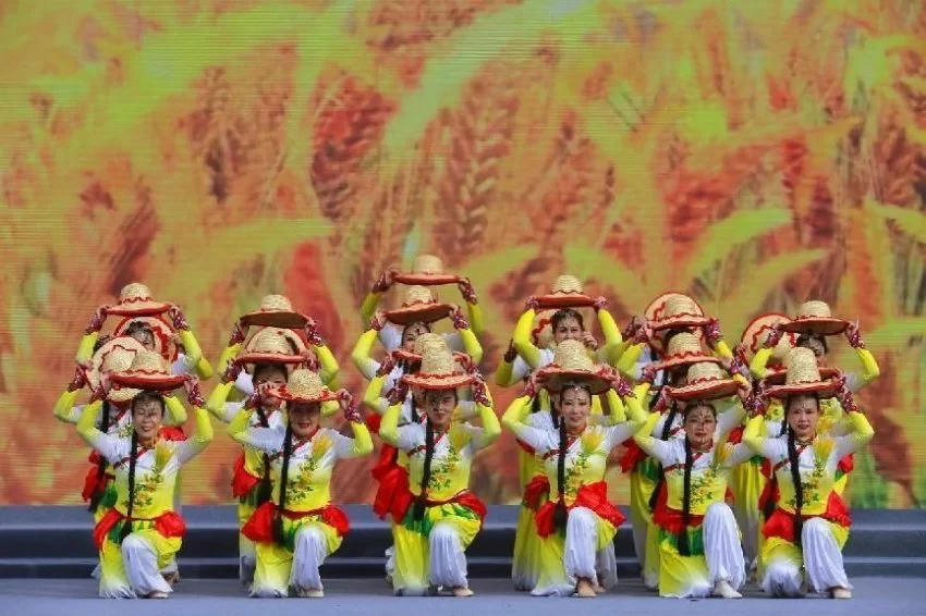 “启航新征程 幸福中国年”2023西安“村晚”示范展演让群众乐开怀(图6) “启航新征程 幸福中国年”2023西安“村晚”示范展演让群众乐开怀(图6)