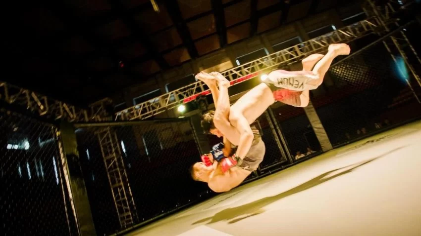 尹纯雄高燃动作片《八极拳王》7月3日云端上映(图3) 尹纯雄高燃动作片《八极拳王》7月3日云端上映(图3)