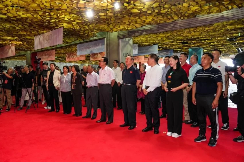 纪念北京奥运会成功举办15周年，“追梦十五年”主题展览在鸟巢开幕(图2)