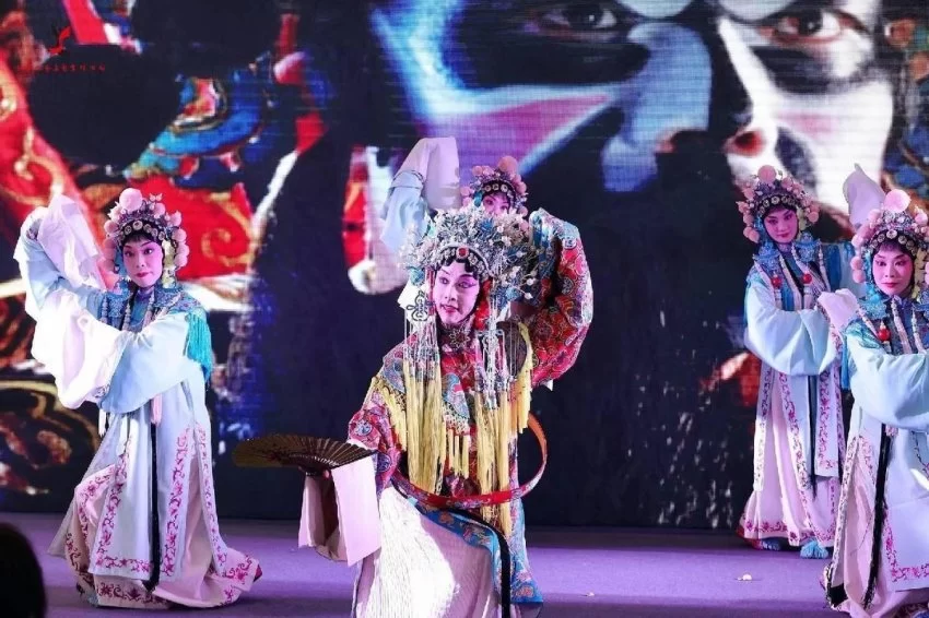 陕西演艺集团亮相第十届西部文博会 彰显演艺行业文化力量(图2) 陕西演艺集团亮相第十届西部文博会 彰显演艺行业文化力量(图2)