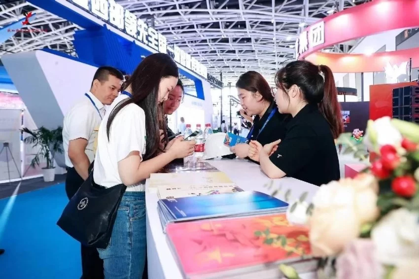 陕西演艺集团亮相第十届西部文博会 彰显演艺行业文化力量(图3) 陕西演艺集团亮相第十届西部文博会 彰显演艺行业文化力量(图3)