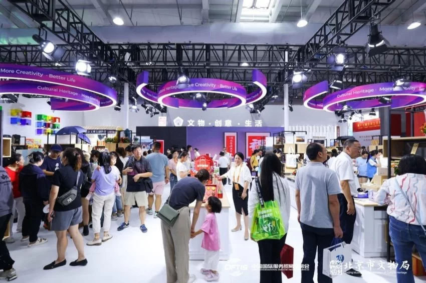 践行“让文物活起来”文创理念——文博文创展区亮相2023服贸会受好评(图2) 践行“让文物活起来”文创理念——文博文创展区亮相2023服贸会受好评(图2)