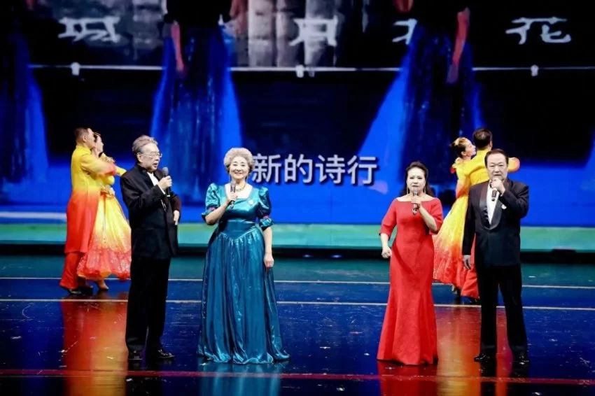 “情暖重阳 乐动银龄”老艺术家文化志愿服务工程汇报演出成功举办(图3) “情暖重阳 乐动银龄”老艺术家文化志愿服务工程汇报演出成功举办(图3)