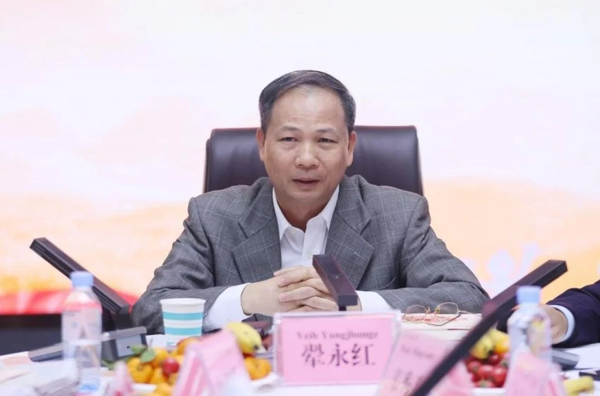 广西民族报社“岜莱诗会”与多民族作家座谈会在邕举行(图2) 广西民族报社“岜莱诗会”与多民族作家座谈会在邕举行(图2)