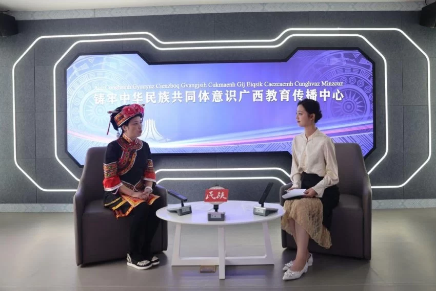 广西民族报社“岜莱诗会”与多民族作家座谈会在邕举行(图6) 广西民族报社“岜莱诗会”与多民族作家座谈会在邕举行(图6)