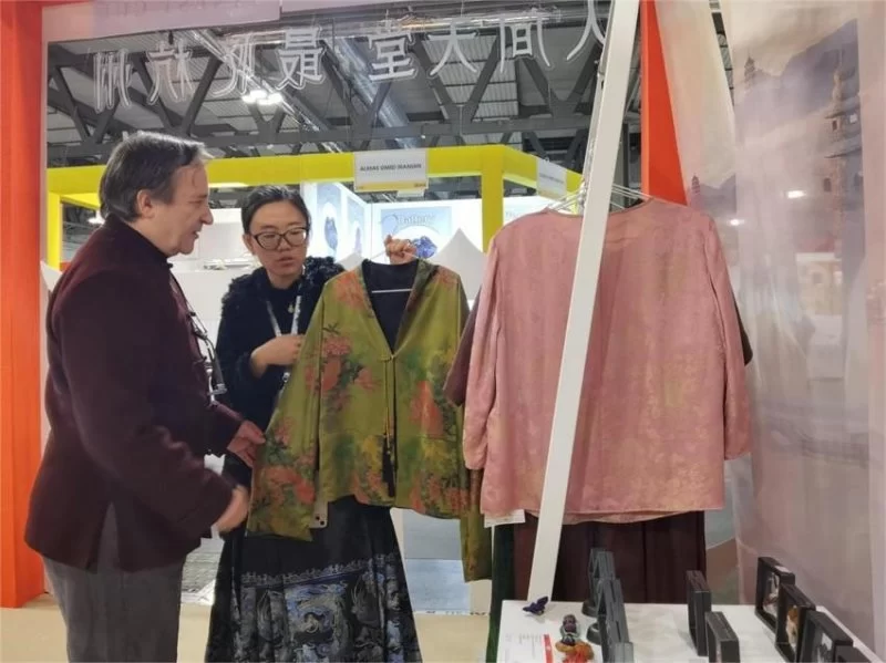 “多彩中国 佳节好物”主题展区 在2023年米兰国际手工艺博览会开幕(图13) “多彩中国 佳节好物”主题展区在2023年米兰国际手工艺博览会开幕(图13)