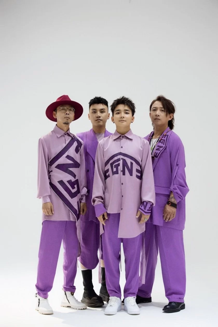 额尔古纳乐队亮相《声生不息家年华》舞台受好评(图4) 额尔古纳乐队亮相《声生不息家年华》舞台受好评(图4)