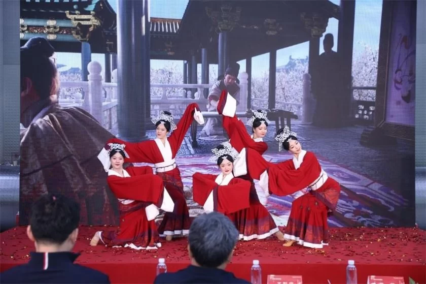 书香润京城 阅享迎新年——打造新生活方式暨繁荣古旧书市场主题沙龙系列活动启动(图6) 书香润京城 阅享迎新年——打造新生活方式暨繁荣古旧书市场主题沙龙系列活动启动(图6)