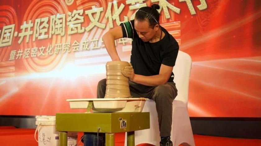 共融共创跨界融合,助力井陉陶瓷破圈——2024中国﹒井陉陶瓷文化艺术节成功举办(图9) 共融共创跨界融合,助力井陉陶瓷破圈——2024中国﹒井陉陶瓷文化艺术节成功举办(图9)