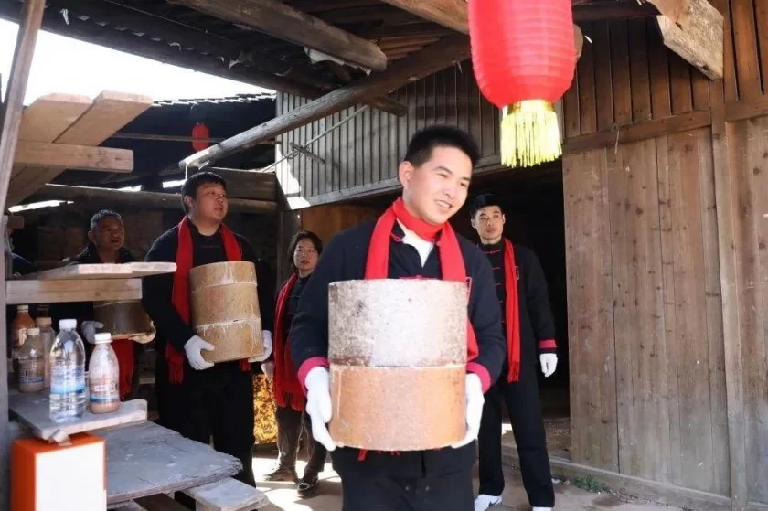 感受千年“非遗”魅力,浙江龙泉甲辰龙年第一窑开窑(图2) 感受千年“非遗”魅力,浙江龙泉甲辰龙年第一窑开窑(图2)