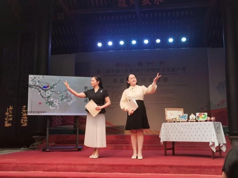 一所幼儿园的“惊艳”——第二届中国—东盟(南宁)非物质文化遗产周在南宁举行(图4) 一所幼儿园的“惊艳”——第二届中国—东盟(南宁)非物质文化遗产周在南宁举行(图4)