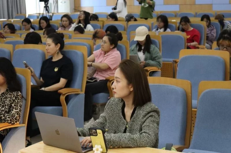 “中轴线文化遗产大讲堂进校园”活动正式启动(图4) “中轴线文化遗产大讲堂进校园”活动正式启动(图4)