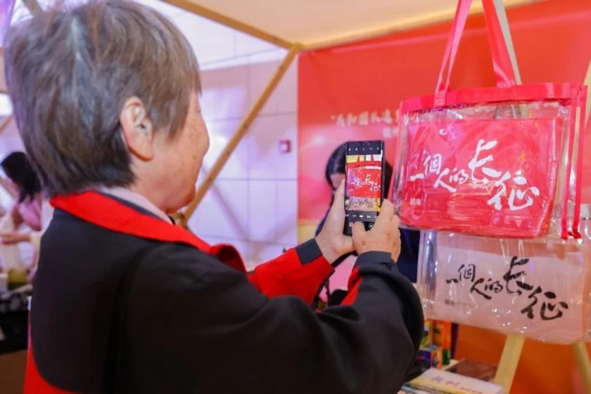 赣南采茶戏《一个人的长征》晋京展演:展现淳朴劳动人民形象 传承红色信仰力量(图13) 赣南采茶戏《一个人的长征》晋京展演:展现淳朴劳动人民形象 传承红色信仰力量(图13)