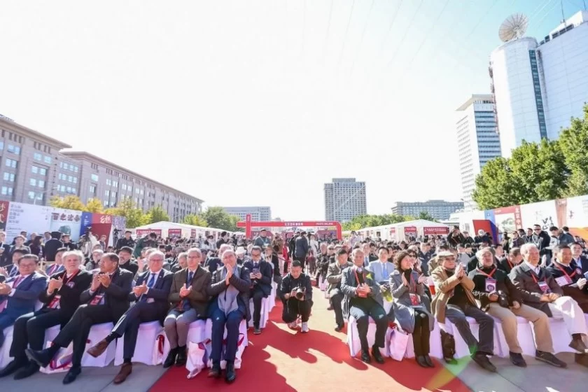 北京国际摄影周2024开幕：光影艺术展现新时代风采(图2)