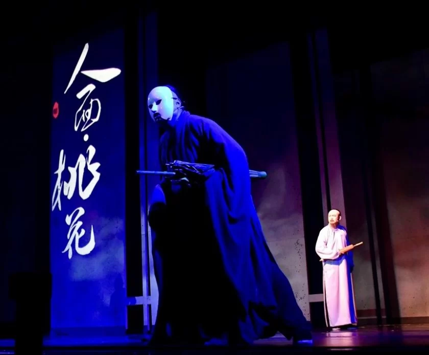 柳州原创话剧《人面·桃花》亮相第十二届广西剧展(图2) 柳州原创话剧《人面·桃花》亮相第十二届广西剧展(图2)