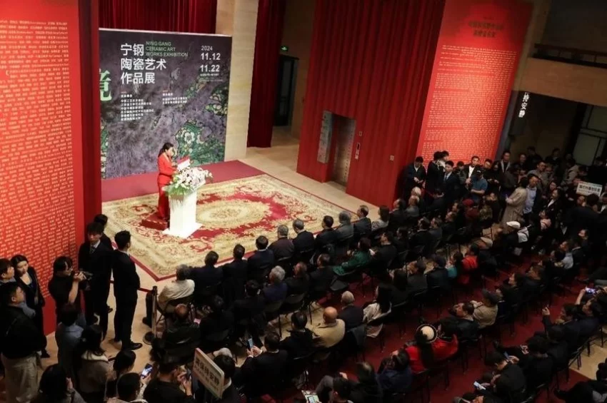 “無·境——宁钢陶瓷艺术展”在中国美术馆开幕(图2) “無·境——宁钢陶瓷艺术展”在中国美术馆开幕(图2)