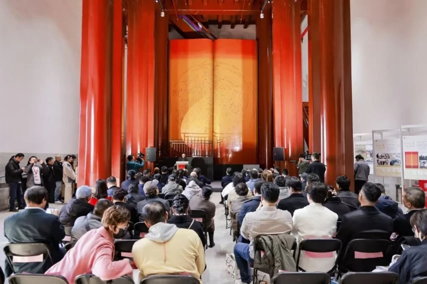 巨幅漆画问世于正阳门，三幅知名中轴线画作同时亮相(图1)