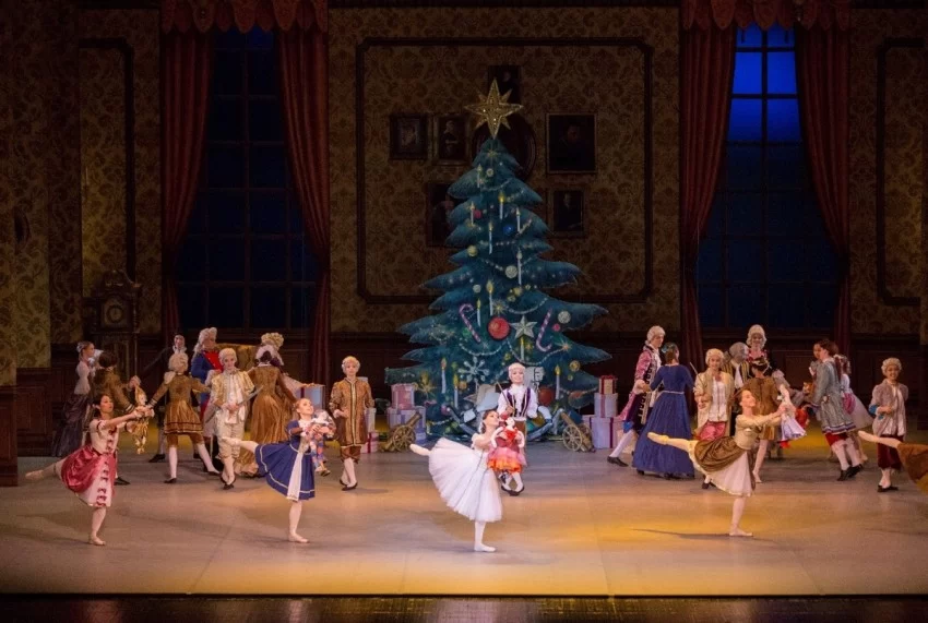 中俄文化年压轴之作:俄罗斯经典芭蕾舞剧《胡桃夹子》亮相中华世纪坛剧场(图3) 中俄文化年压轴之作:俄罗斯经典芭蕾舞剧《胡桃夹子》亮相中华世纪坛剧场(图3)
