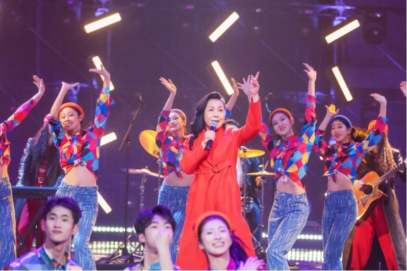 李雪健、刘莉莉、金响携情景歌曲《你是我的家》亮相《2025年全球华侨华人春节大联欢》(图8)