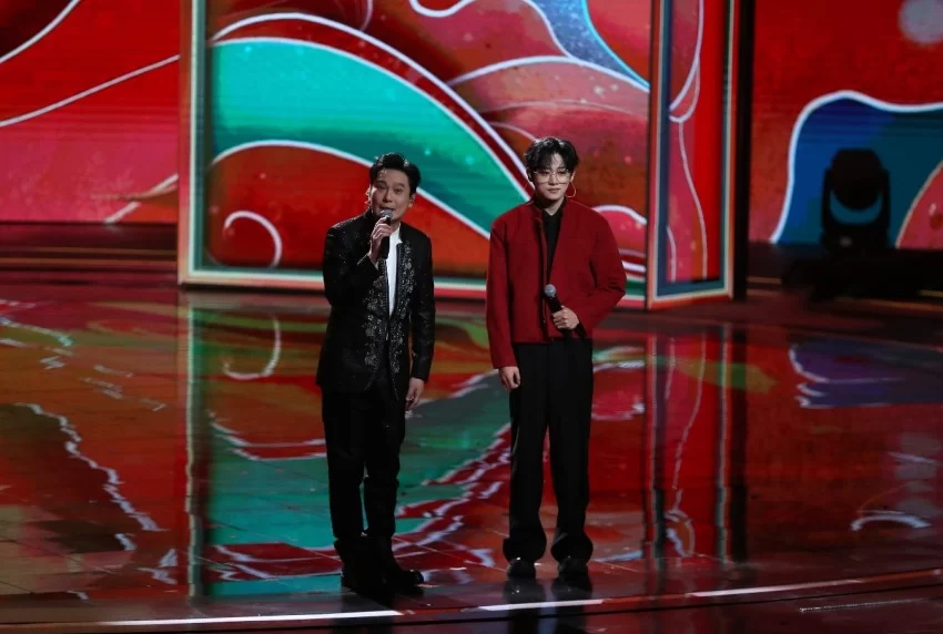 李雪健、刘莉莉、金响携情景歌曲《你是我的家》亮相《2025年全球华侨华人春节大联欢》(图9)