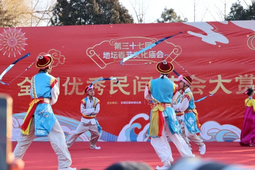 2025年地坛庙会:多彩舞台与互动体验打造当代民间年俗盛典(图3) 2025年地坛庙会:多彩舞台与互动体验打造当代民间年俗盛典(图3)